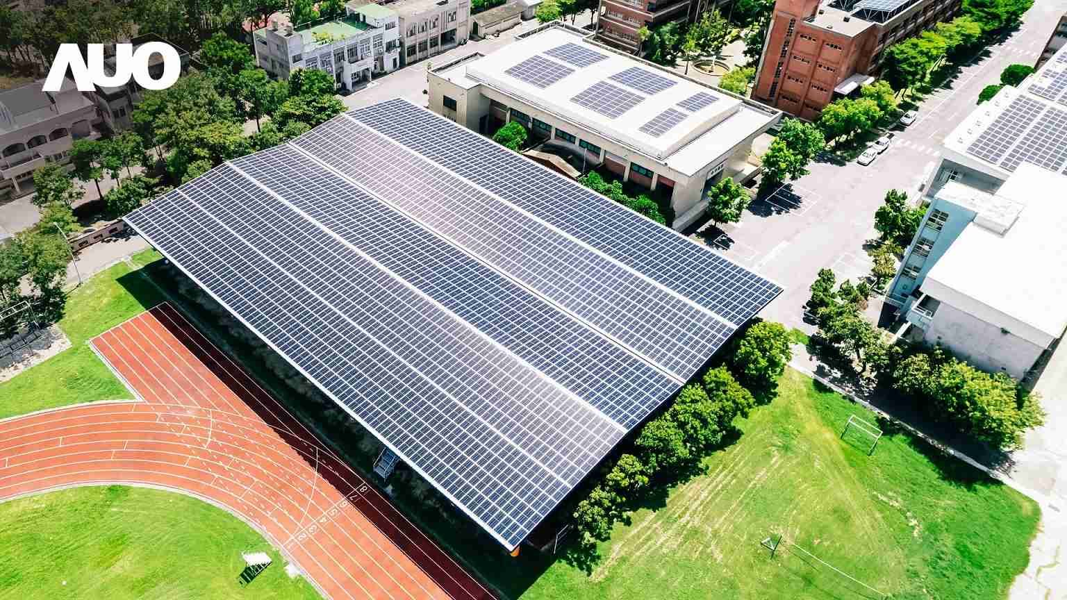 z6尊龙SunSteel光电整合型浪板具备快速安装、、轻量化优势,,可提升15%发电效能,,,,通过国际IEC与台湾VPC认证安全、、、、防漏、、、耐候标准