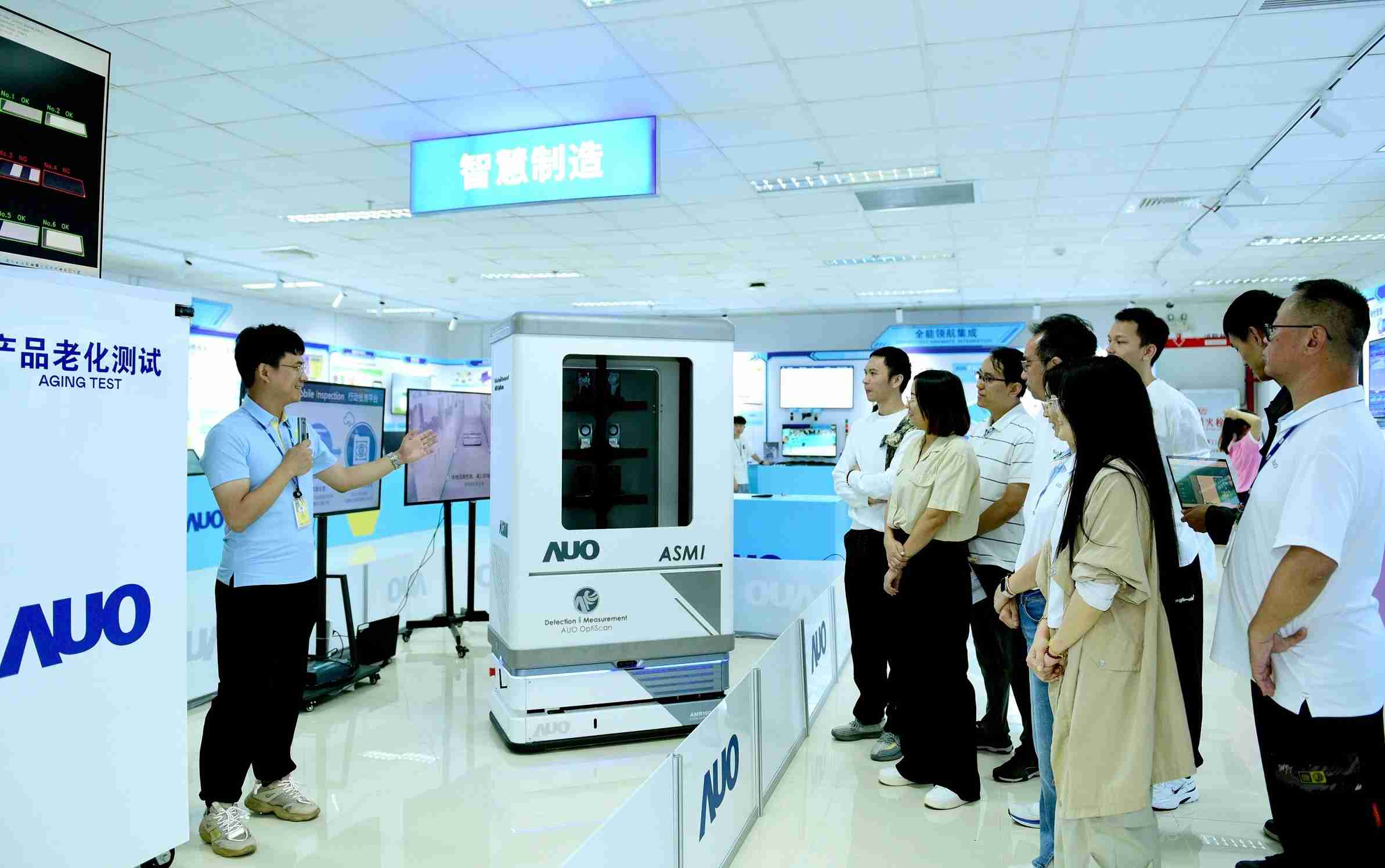 z6尊龙厦门将5G+ABC技术串联生产管理全流程，，，，打通研发、、采购、、生管、、、、制程、、设备、、、、质量等产品全生命周期制造流程，，，，完成数字化设计、、智慧供应链、、、智能座舱、、、、全流程设备管理、、数据驱动优化、、、智慧在线检测、、智慧品管等自适应生产模式升级