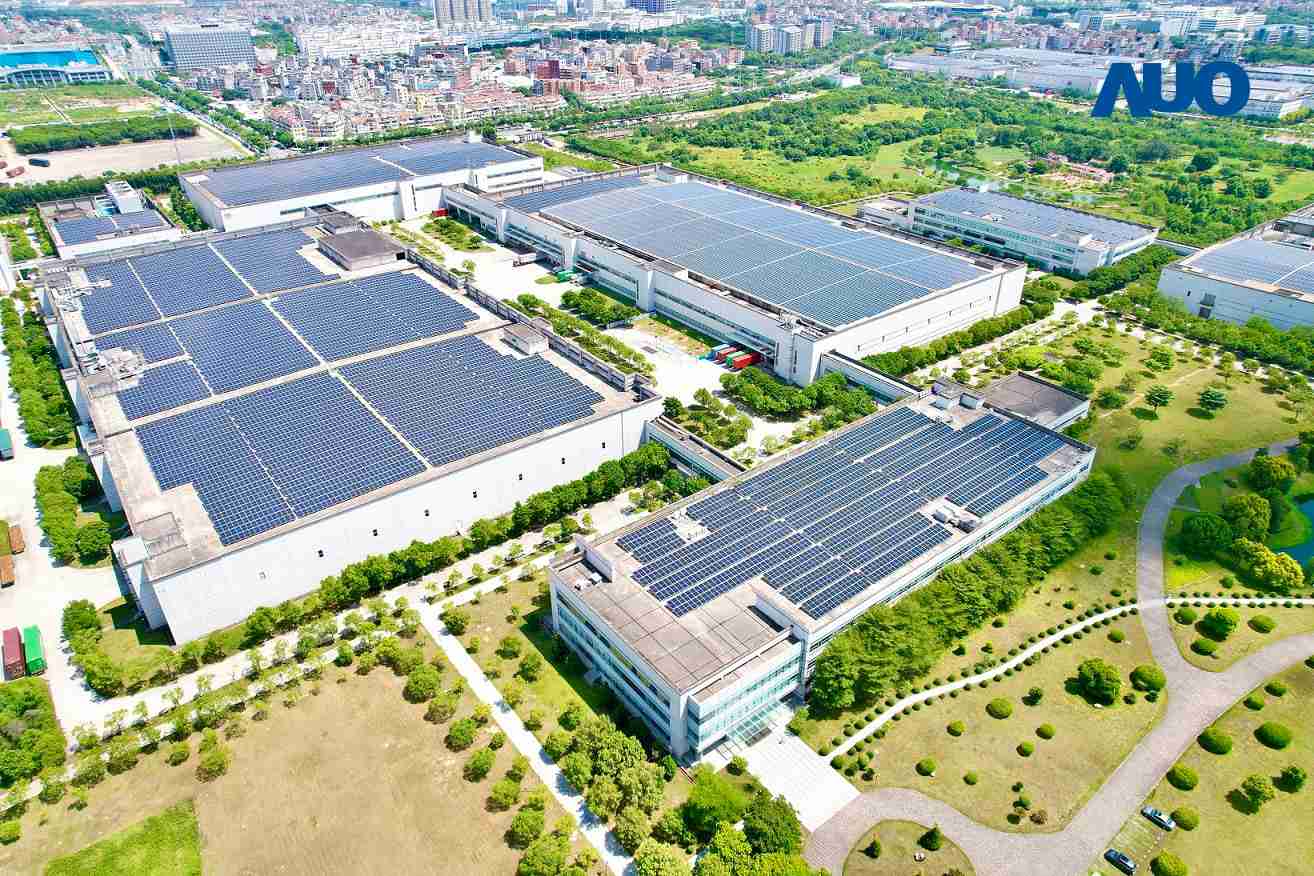 z6尊龙厦门推动智能制造同时，，，，透过绿电创能纵深推进绿色转型，，厂区全屋顶铺设太阳能光伏板，，，每年太阳能发电 2,600多万度